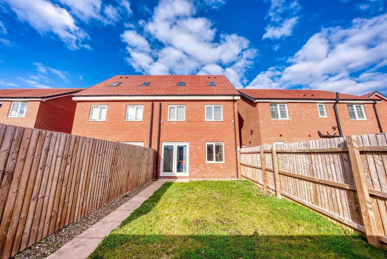 Modern 4 Bedroom 2 Bath House With Parking, Tyseley, Birmingham By 360Stays Exterior foto